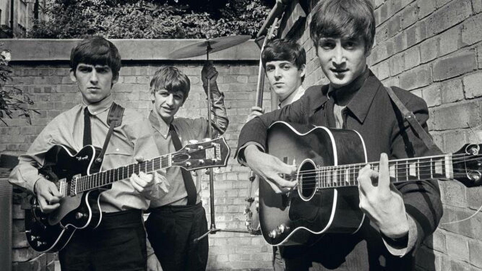 The Beatles , en el patio de Abbey Road.