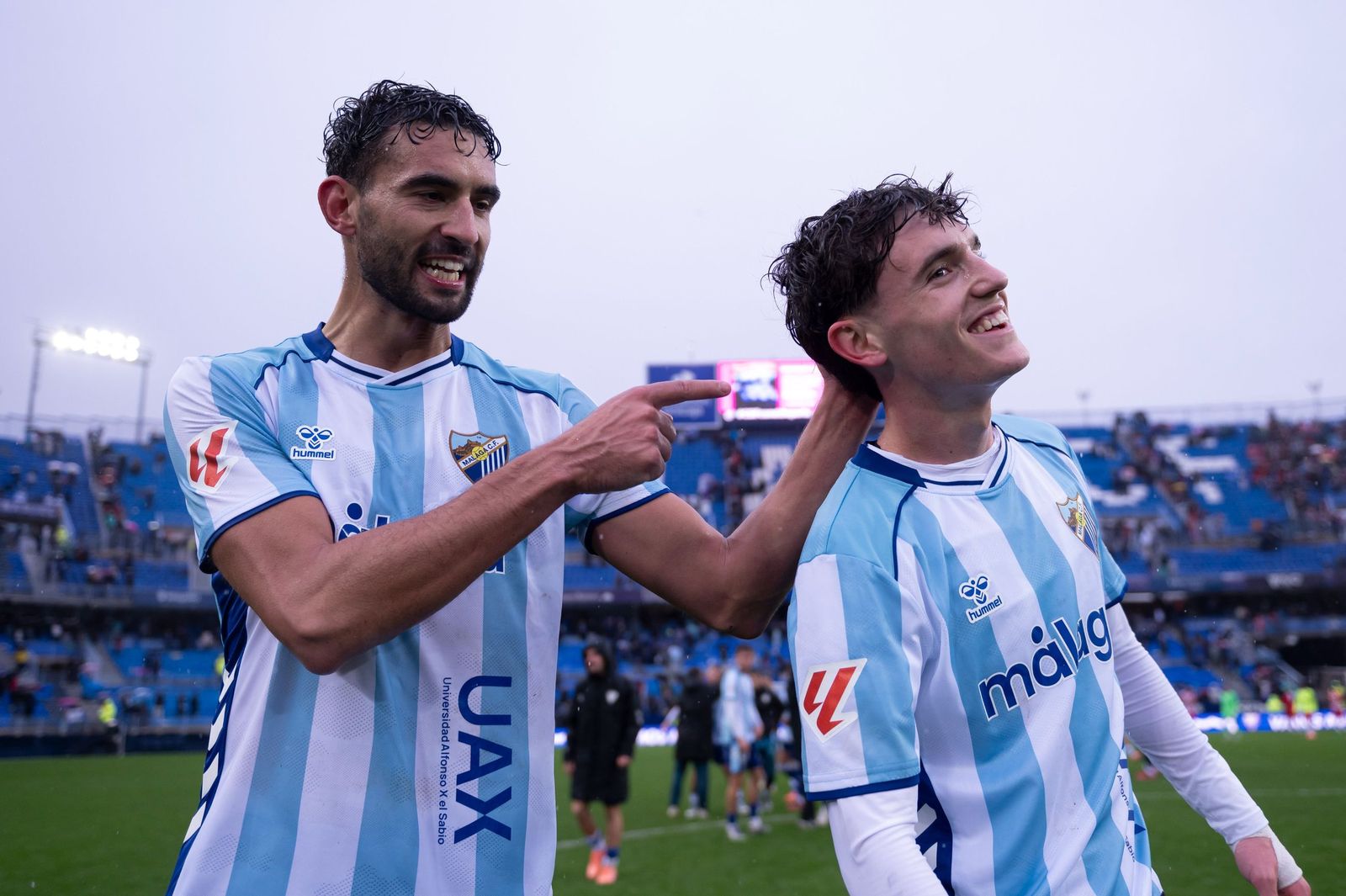 Einar Galilea señala a Aaron Ochoa.