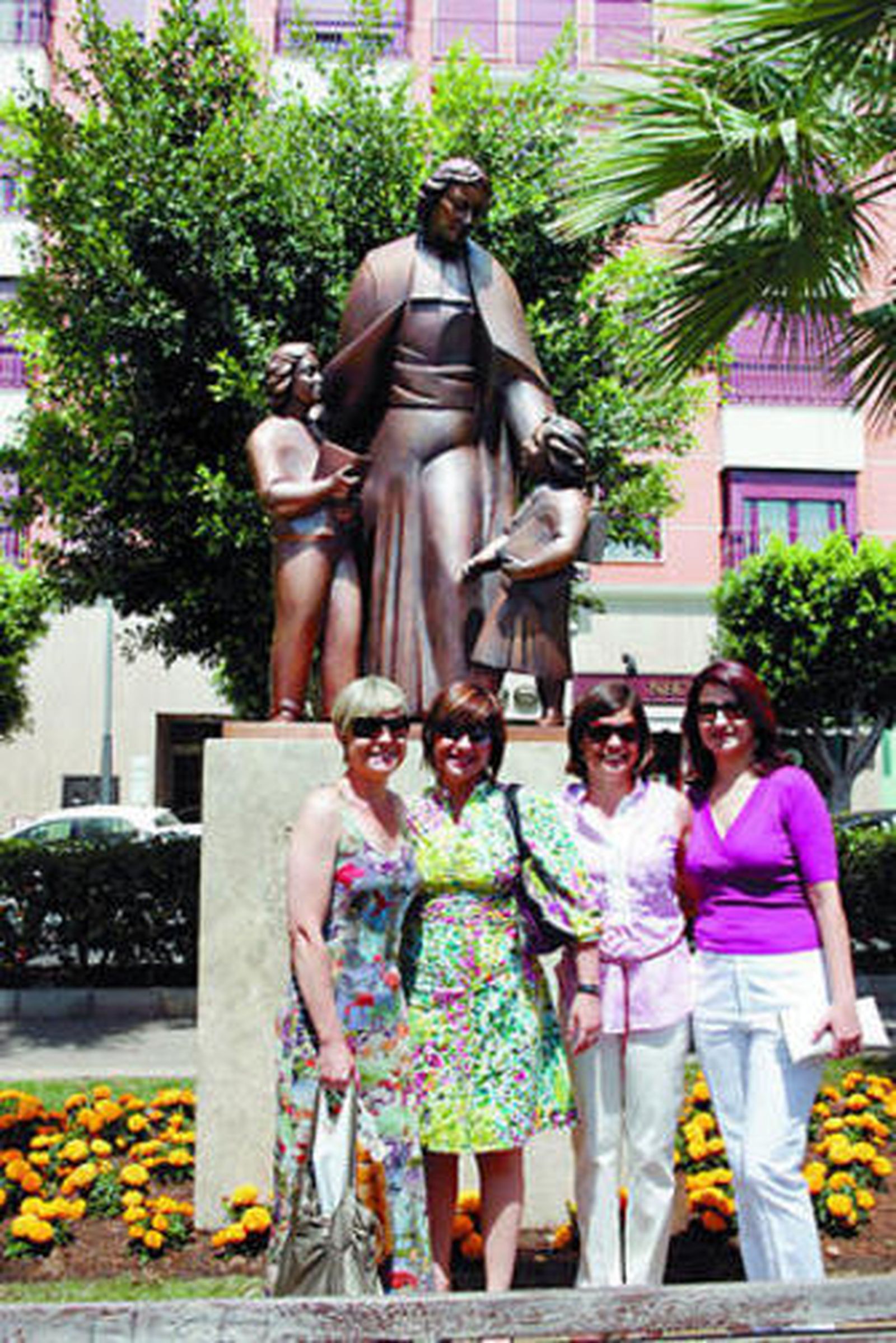La estatua de la Salle inaugura un nuevo espacio en la Rambla