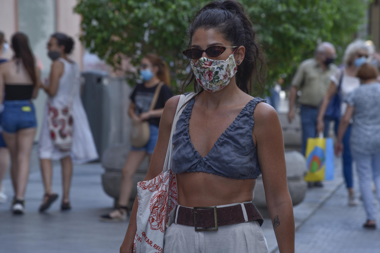 Mascarillas en Sevilla: de elemento sanitario a complemento de moda