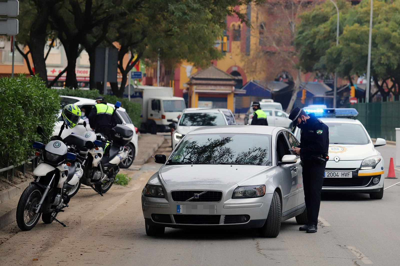 Imágenes del control de la Policía Local en la avenida Costa de la Luz
