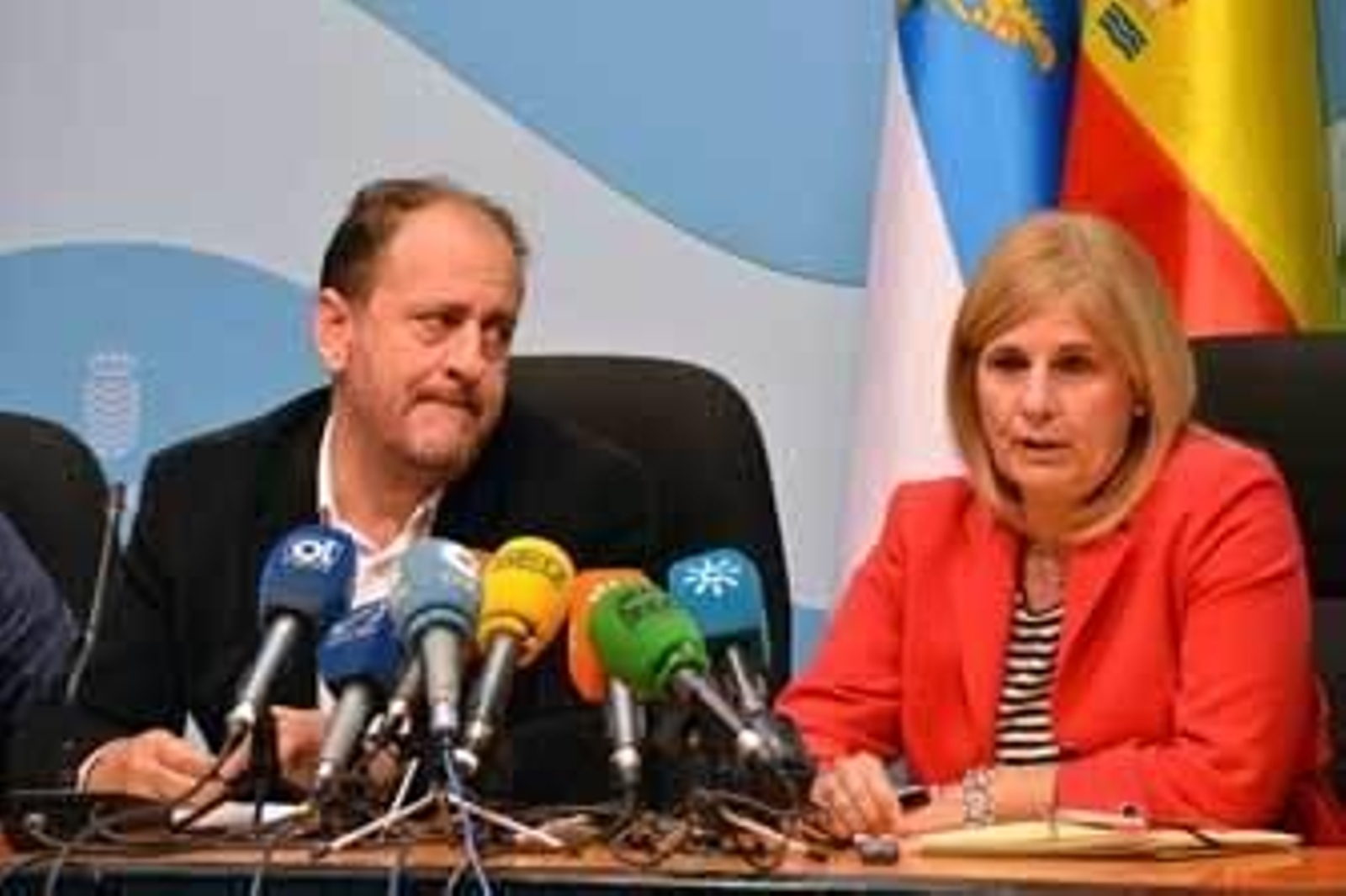 El viceconsejero de Fomento y la alcaldesa, en una rueda de prensa reciente sobre el carril bici. /Manuel Aranda