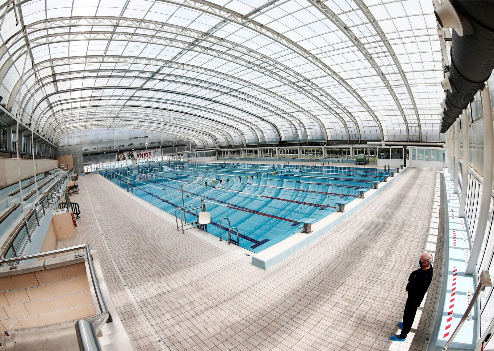 En las piscinas se deberá respetar la distancia social y no tener contacto físico