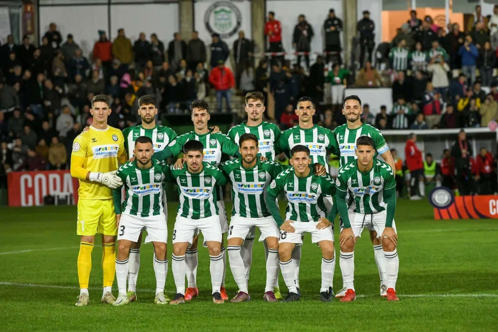 Once que presentó el Torremolinos en la Copa ante el Sevilla. Once que presentó el Torremolinos en la Copa ante el Sevilla.