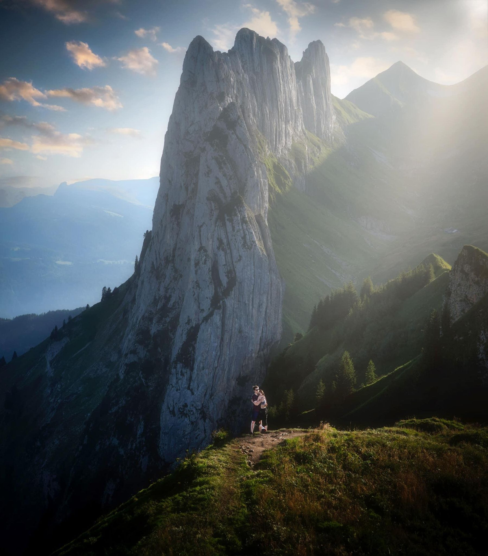 Imagen realizada por Miguel Morenatti en los Alpes, con la pareja española como protagonista. Imagen realizada por Miguel Morenatti en los Alpes, con la pareja española como protagonista.