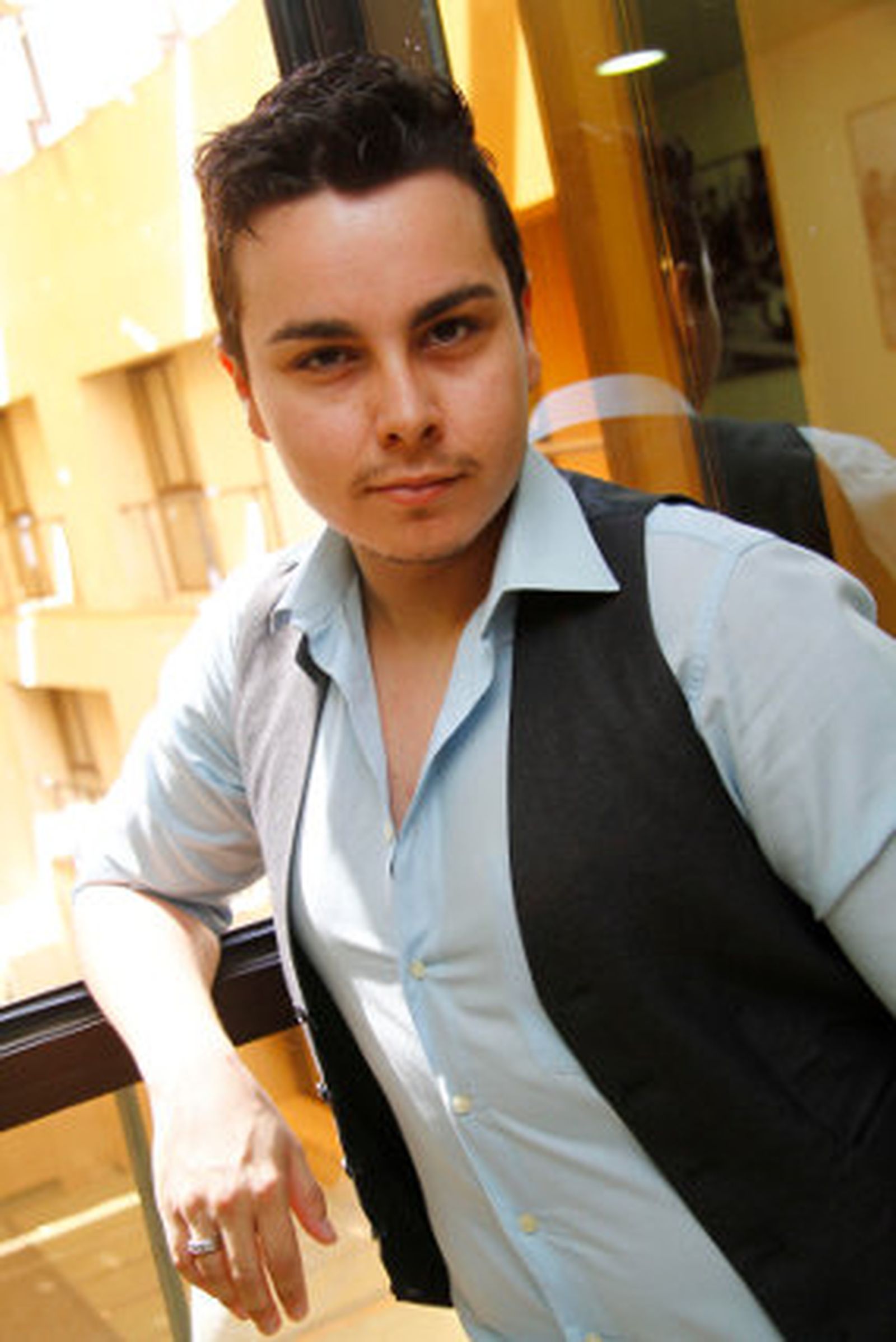 De novel en Simof a jefe de su propia firma