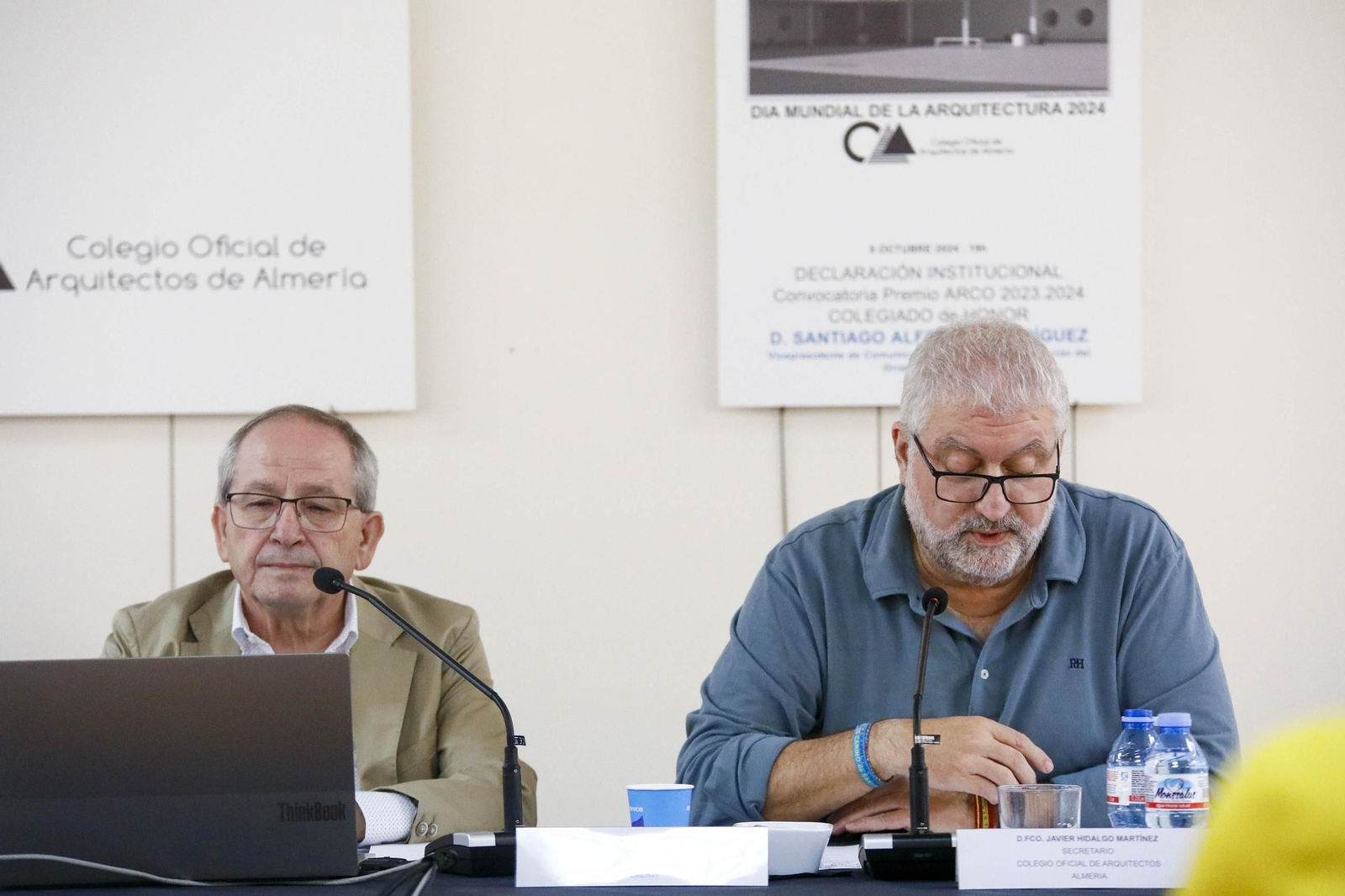 Imágenes del nombramiento como colegiado de honor a Santiago Alfonso en el colegio oficial de arquitectos de Almería