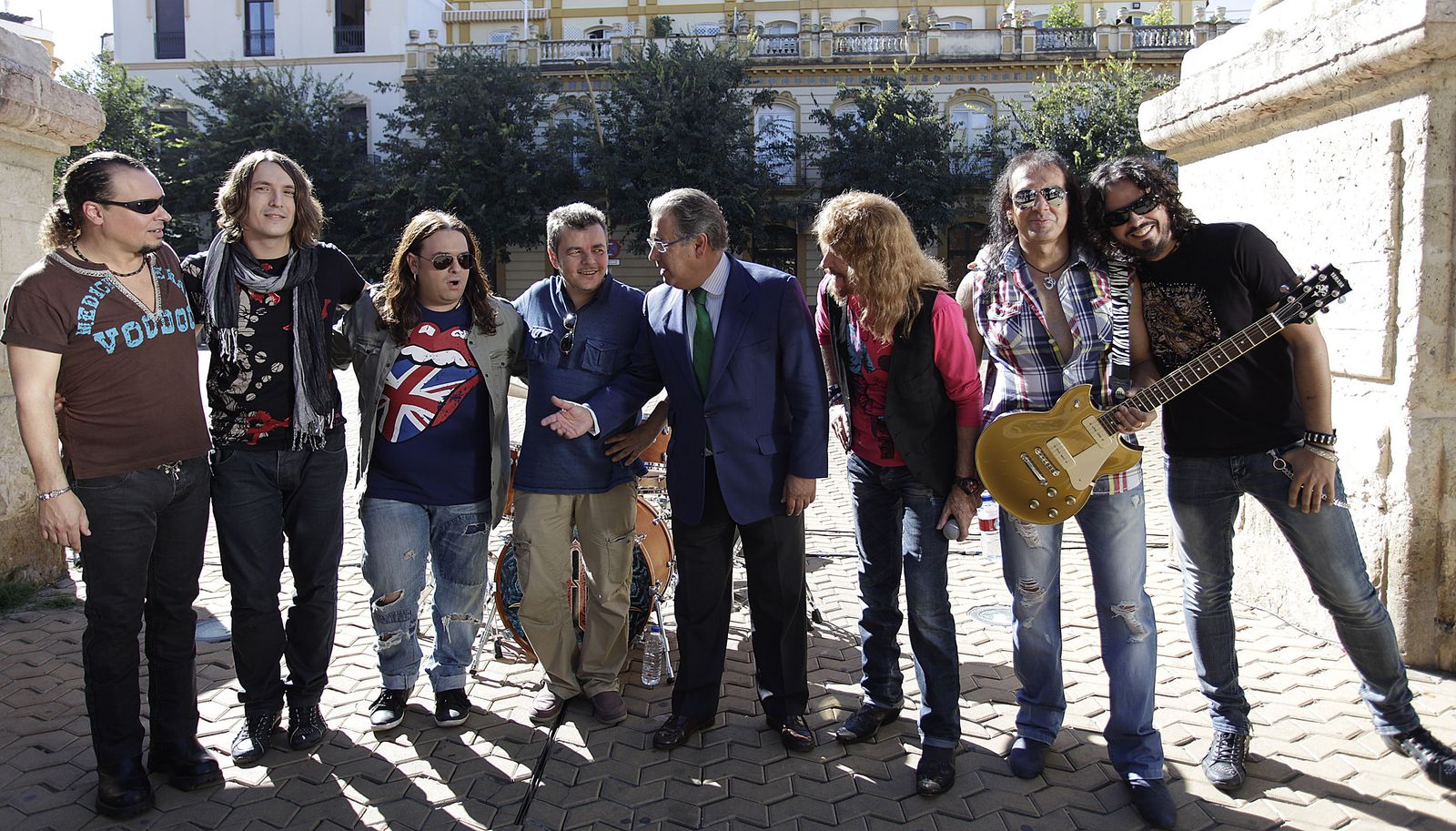 16 de octubre de 2102. El entonces alcalde, Zoido, con los componentes de Medina Azahara.