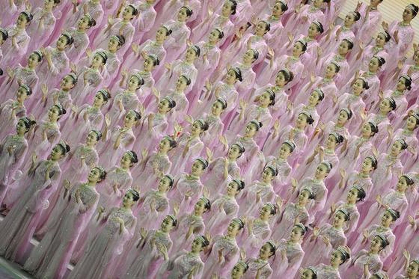 Aplauso de bienvenida a los invitados presentes en el acto inaugural.

Foto: Peter Parks (AFP Photo)