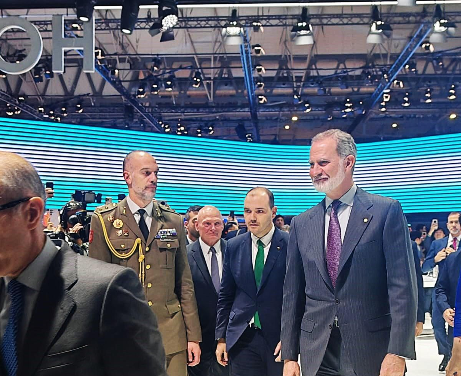 El Rey visitó el stand de Honor en el MWC 2025