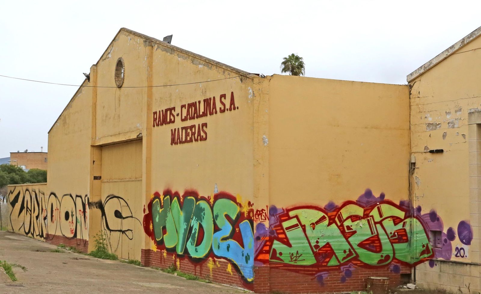 Expolian e incendian las antiguas instalaciones de Ramos-Catalina