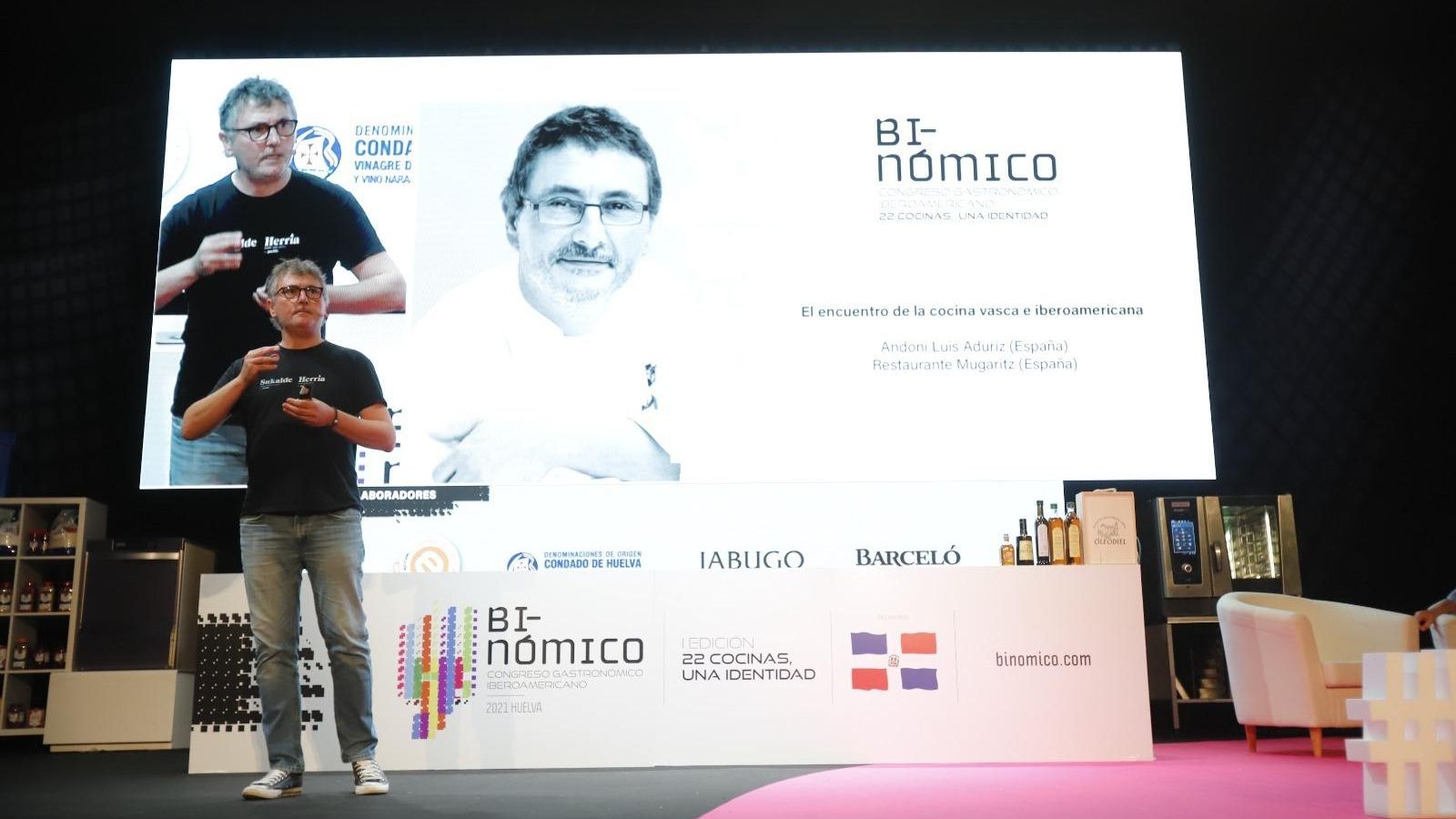 Andoni Luis Aduriz durante la ponencia en el Congreso Gastronómico Iberoamericano Binómico