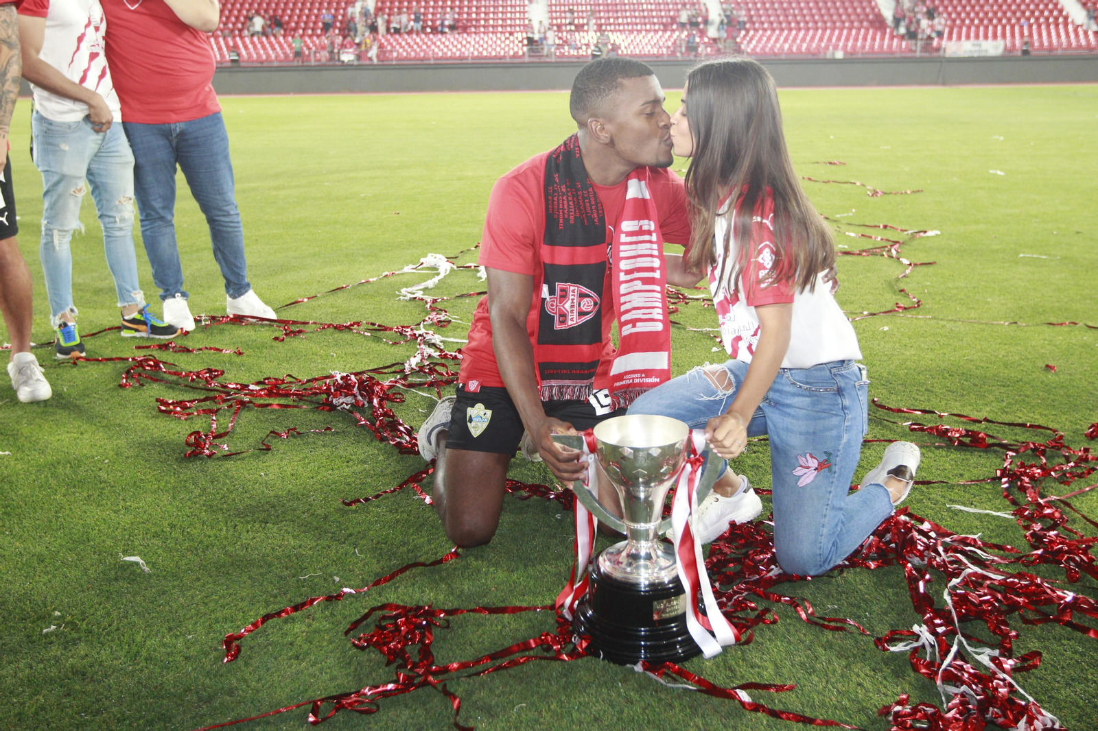Las imágenes de la fiesta del ascenso de la U.D. Almería en el Estadio Mediterráneo.