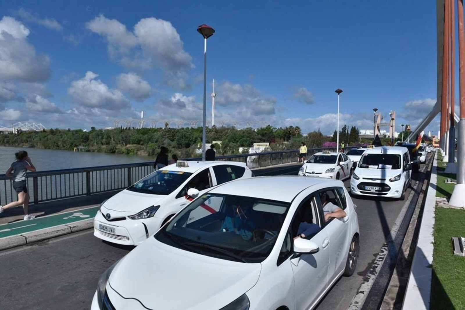 Los taxistas colapsan Sevilla