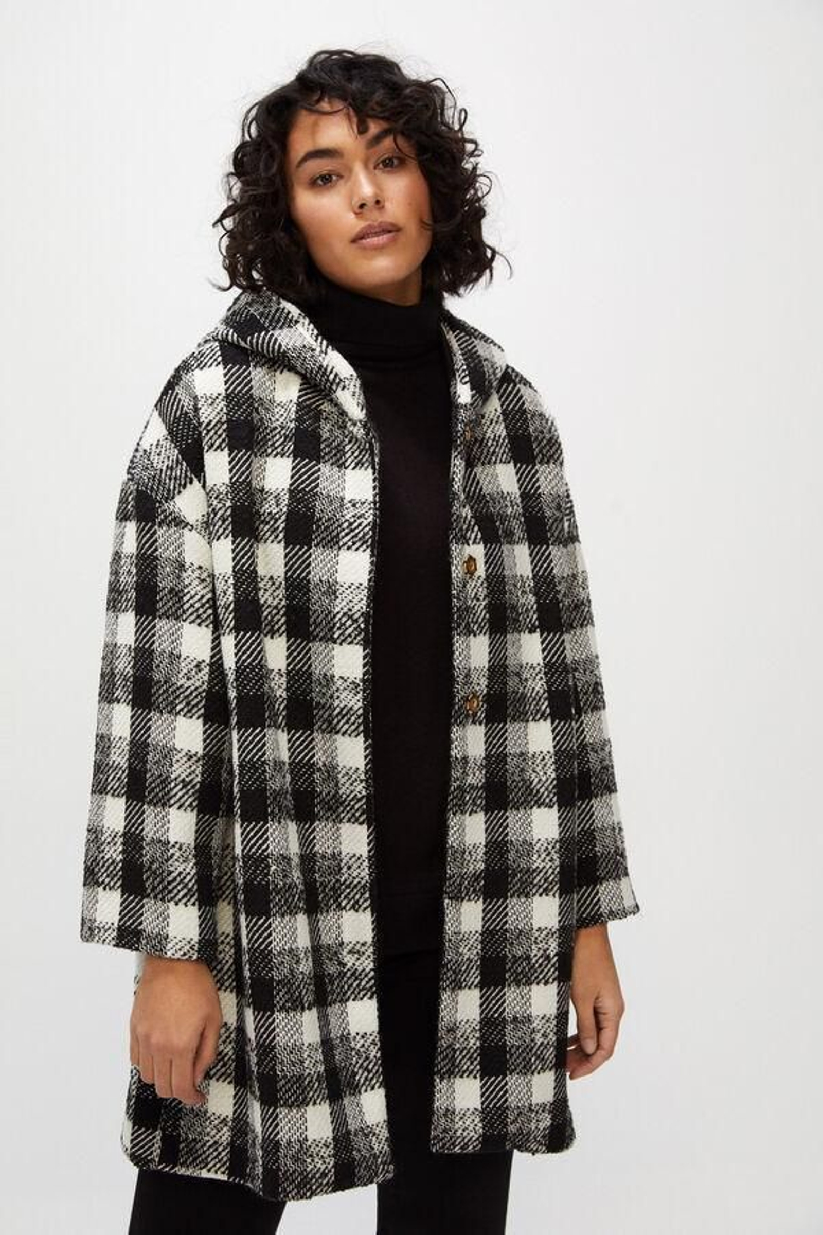 Abrigo de cuadros de Cortefiel.