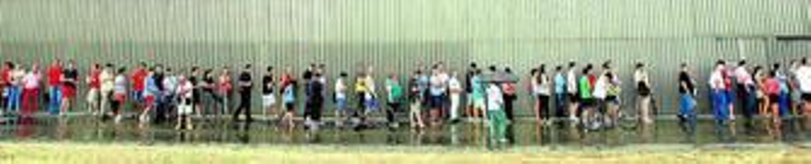 El Arcángel registró ayer unas enormes colas de aficionados para retirar las entradas para el partido del jueves ante Las Palmas.