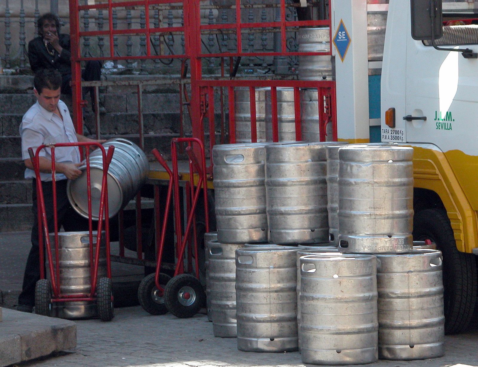 Carga y descarga de barriles