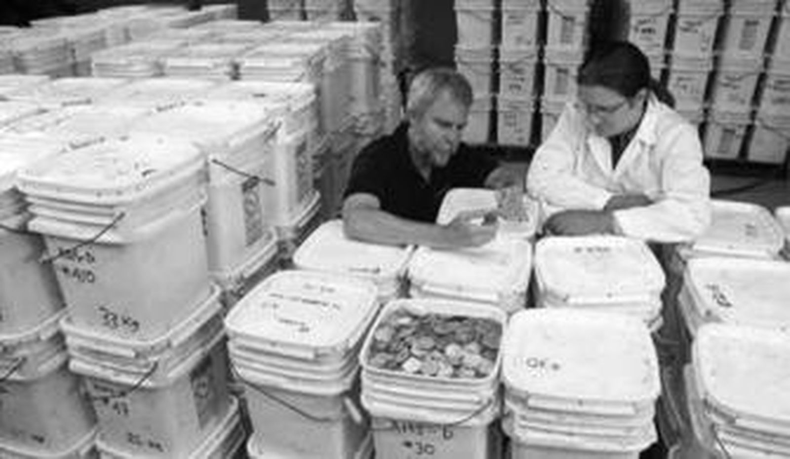 Greg Stemm, en abril de 2007, cuando supervisaba las monedas del botín recuperado.