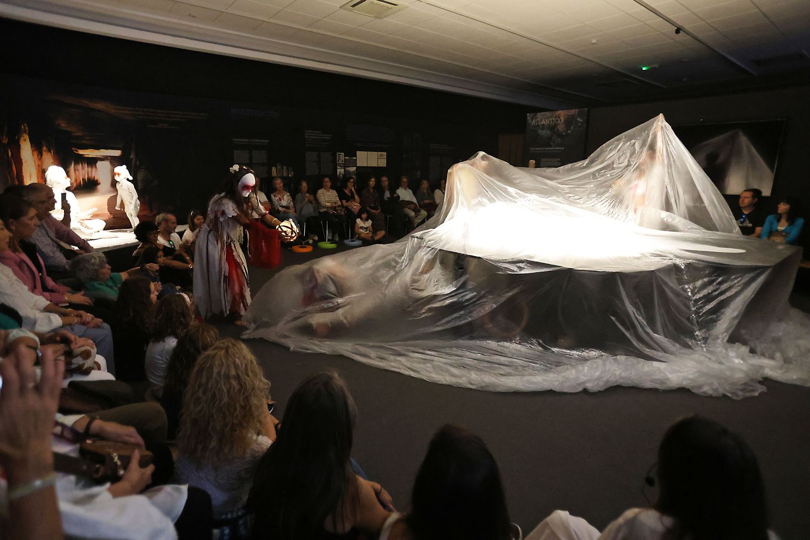 Imágenes de la clausura de la exposición 'Ídolos. Miradas milenarias desde el extremo suroccidental de Europa'