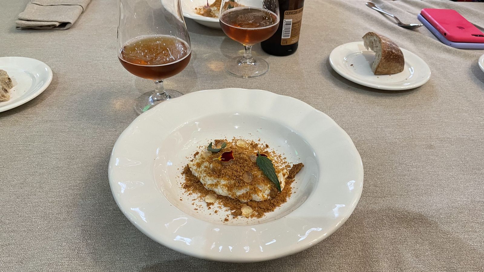 El postre ha sido maridado con una cerveza muy especial