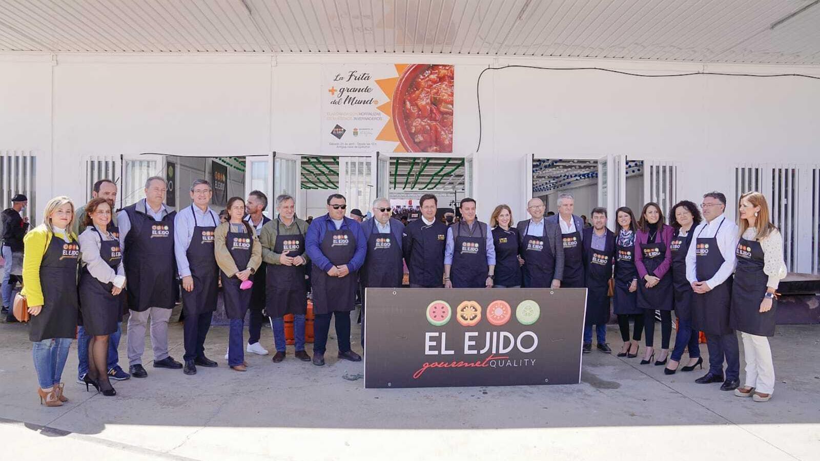 Foto de familia con los responsables de tal éxito.