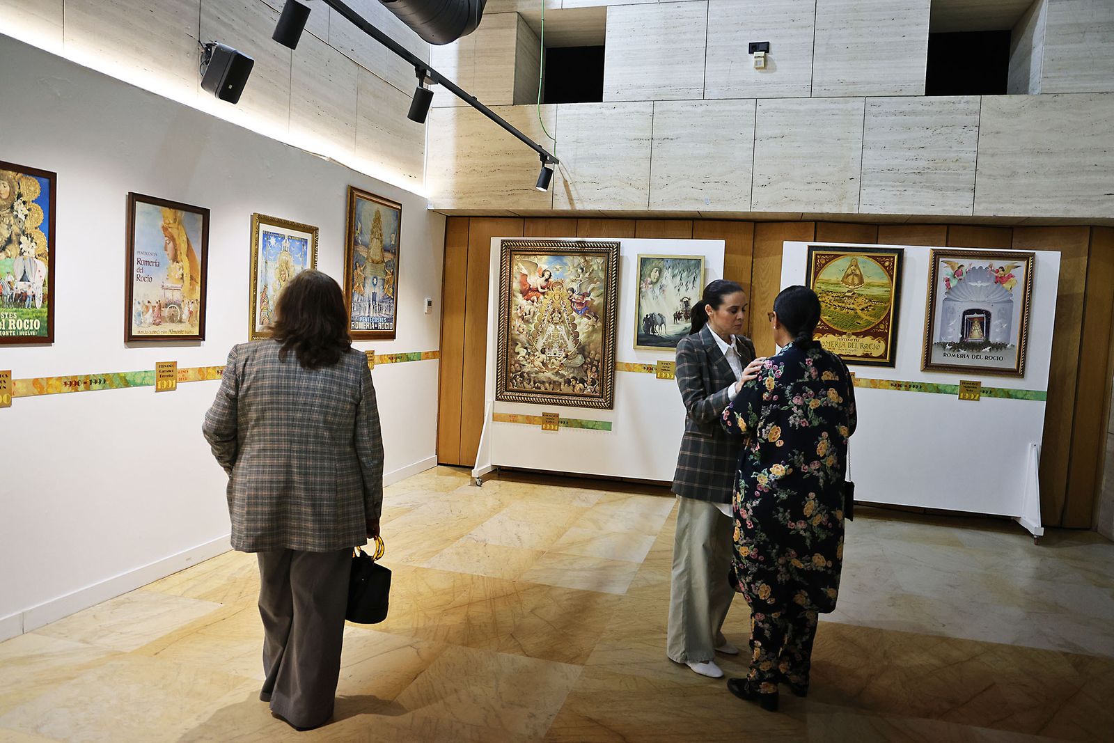 Imágenes de la inauguración de la exposición 'Sueños de Rocío. Carteles de Romería'.