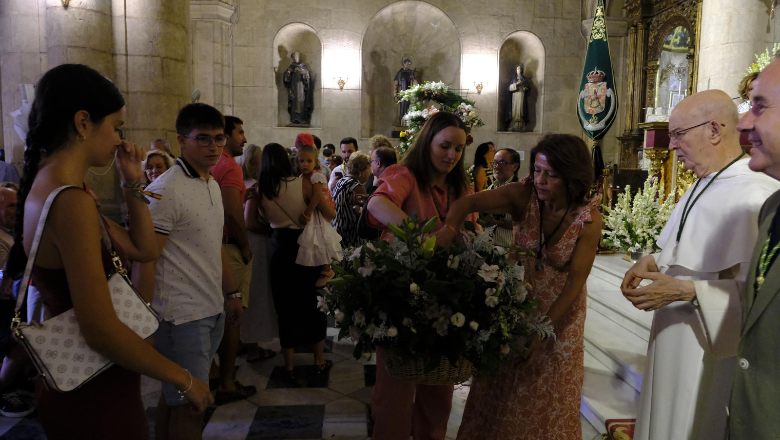 La ofrenda floral a la Virgen del Mar en la Feria de Almería 2025, en imágenes