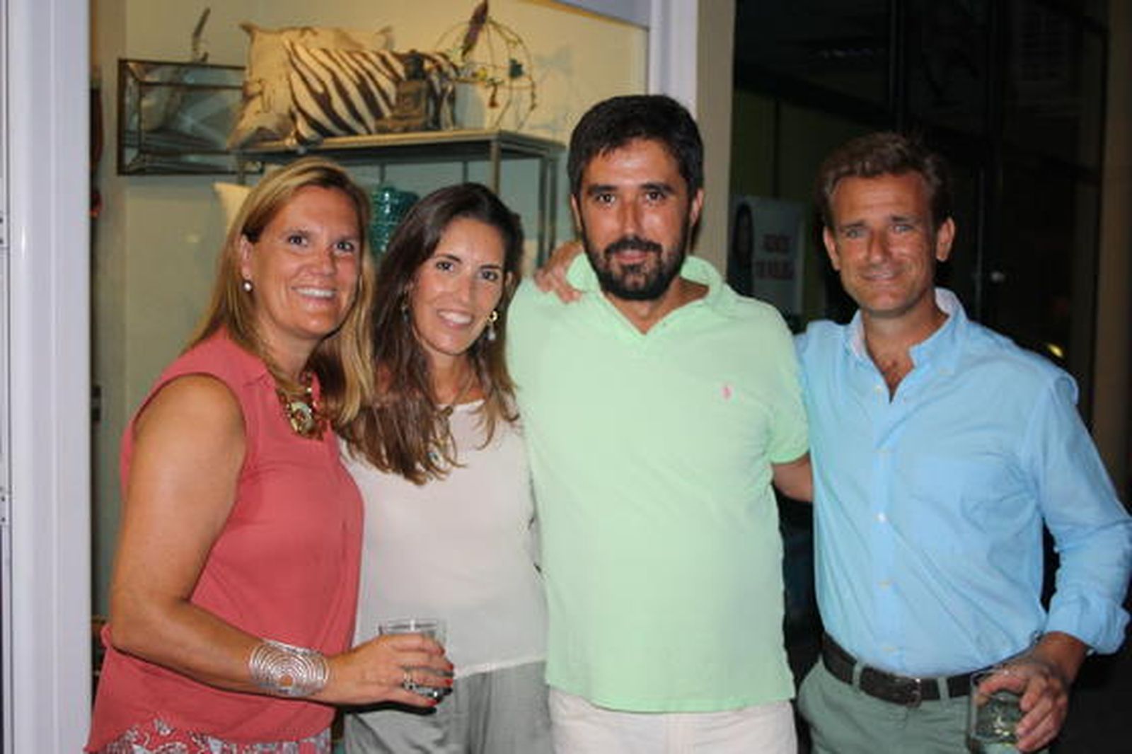 Olga Barcáiztegui con Isabel Moresco, Gonzalo Altozano y Fernando Pemán.

Foto: Ignacio Casas de Ciria