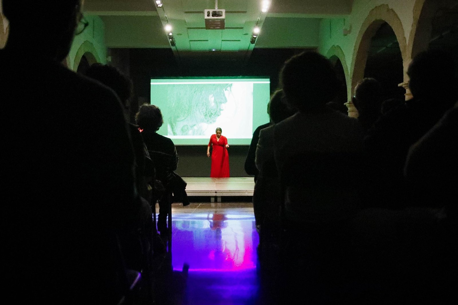 El Centro Andaluz de la Fotografía de Almería presenta el calendario 2025 con la actuación de la bailaora María Moreno, en imágenes