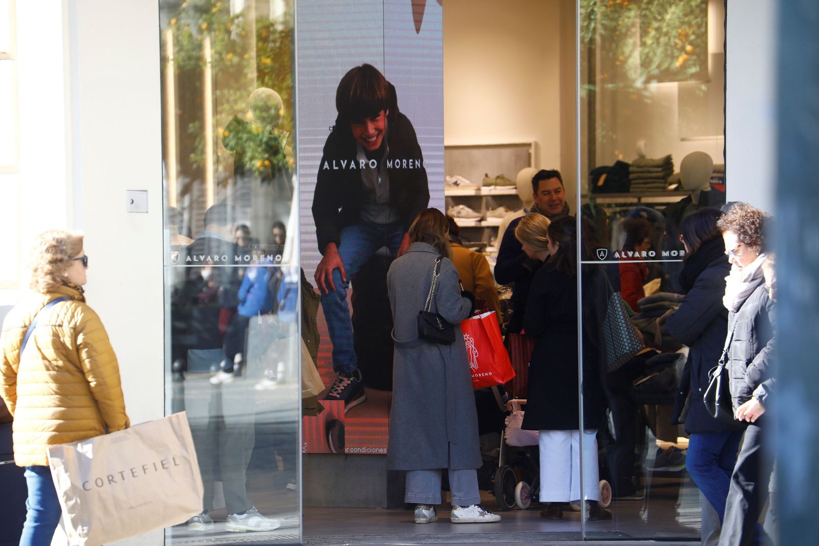Los cordobeses se lanzan a por las rebajas de invierno, en imágenes