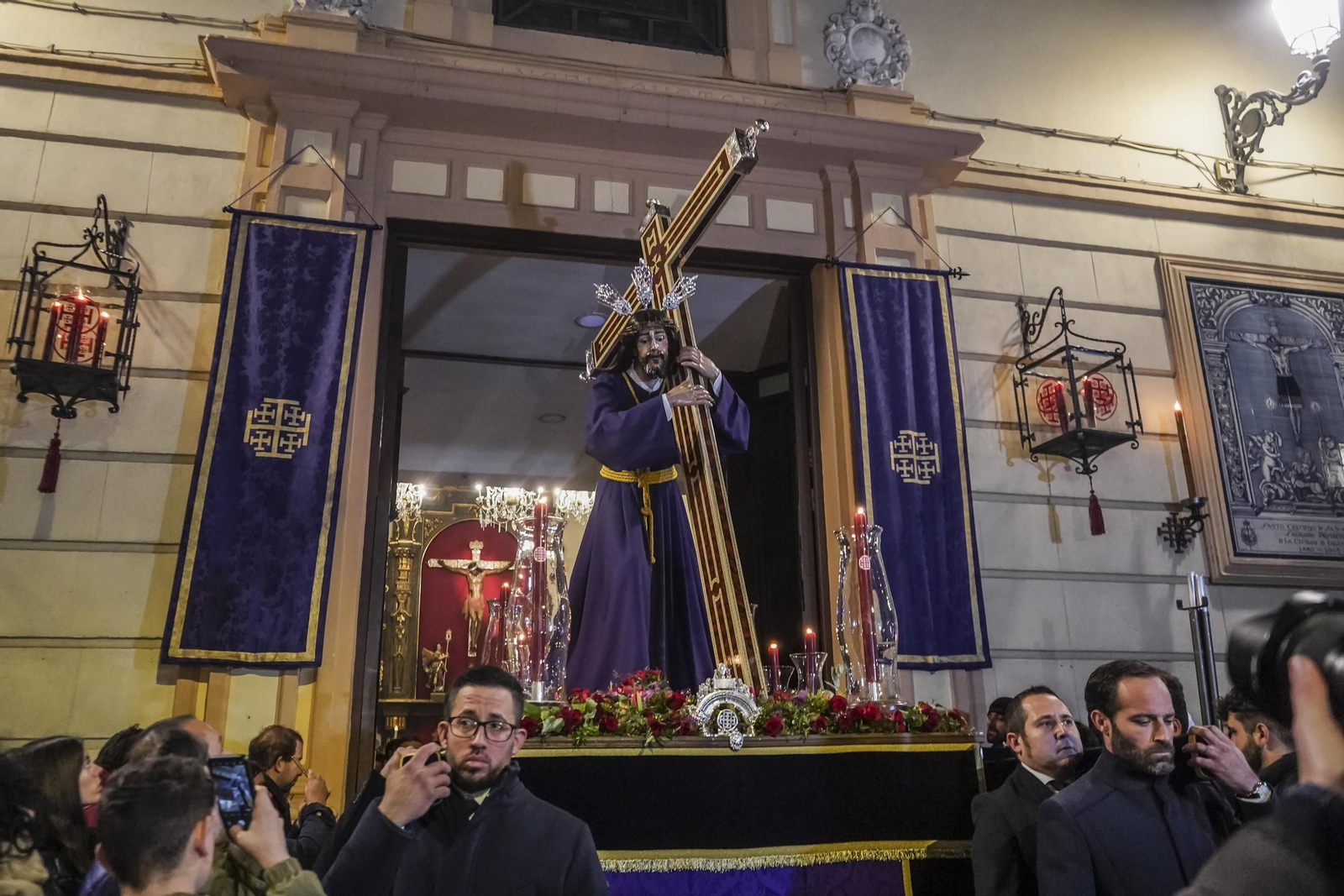 Vía crucis con la imagen del Nazareno de las Penas
