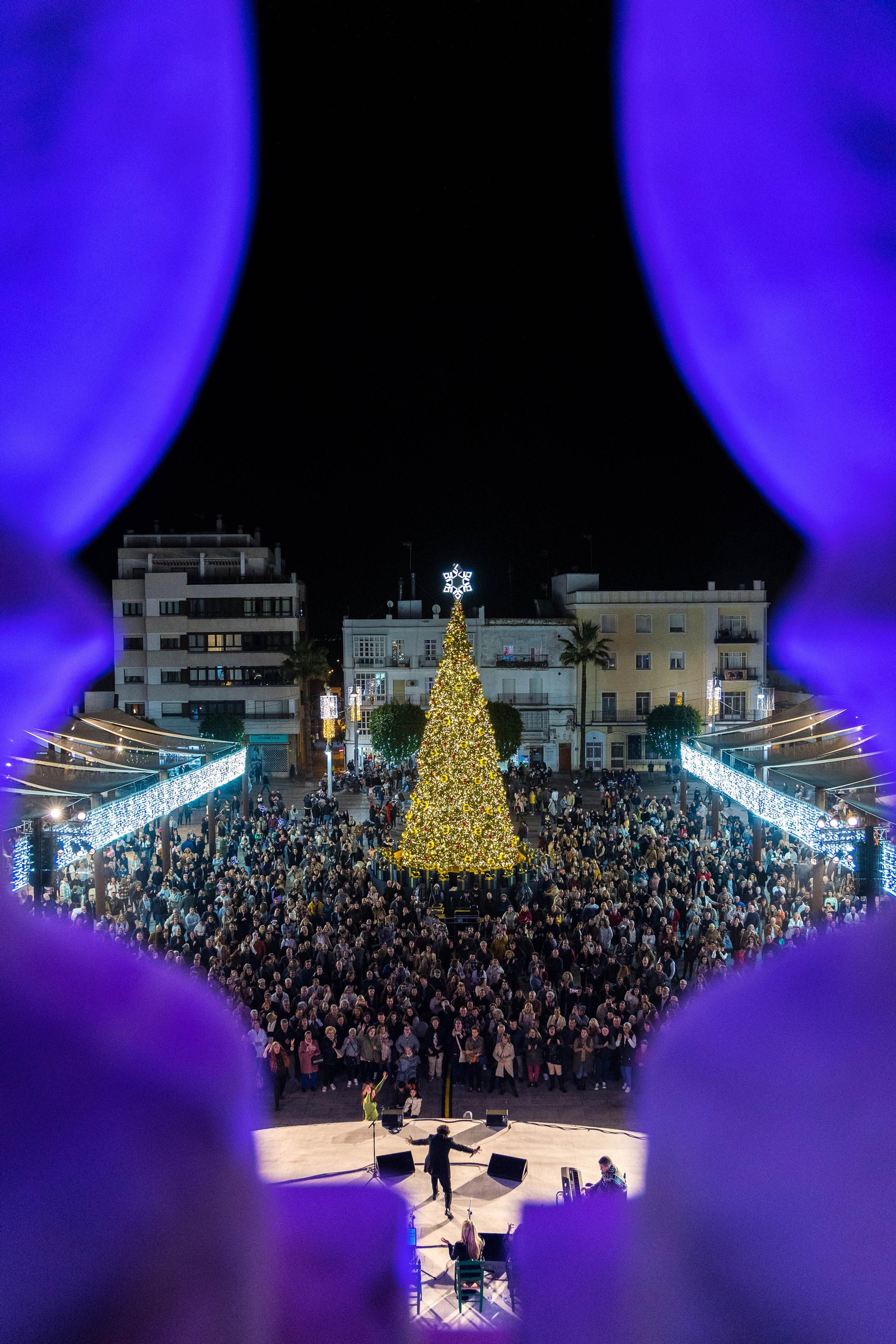 Doble sesión de zambombas navideñas en la plaza del Rey de San Fernando