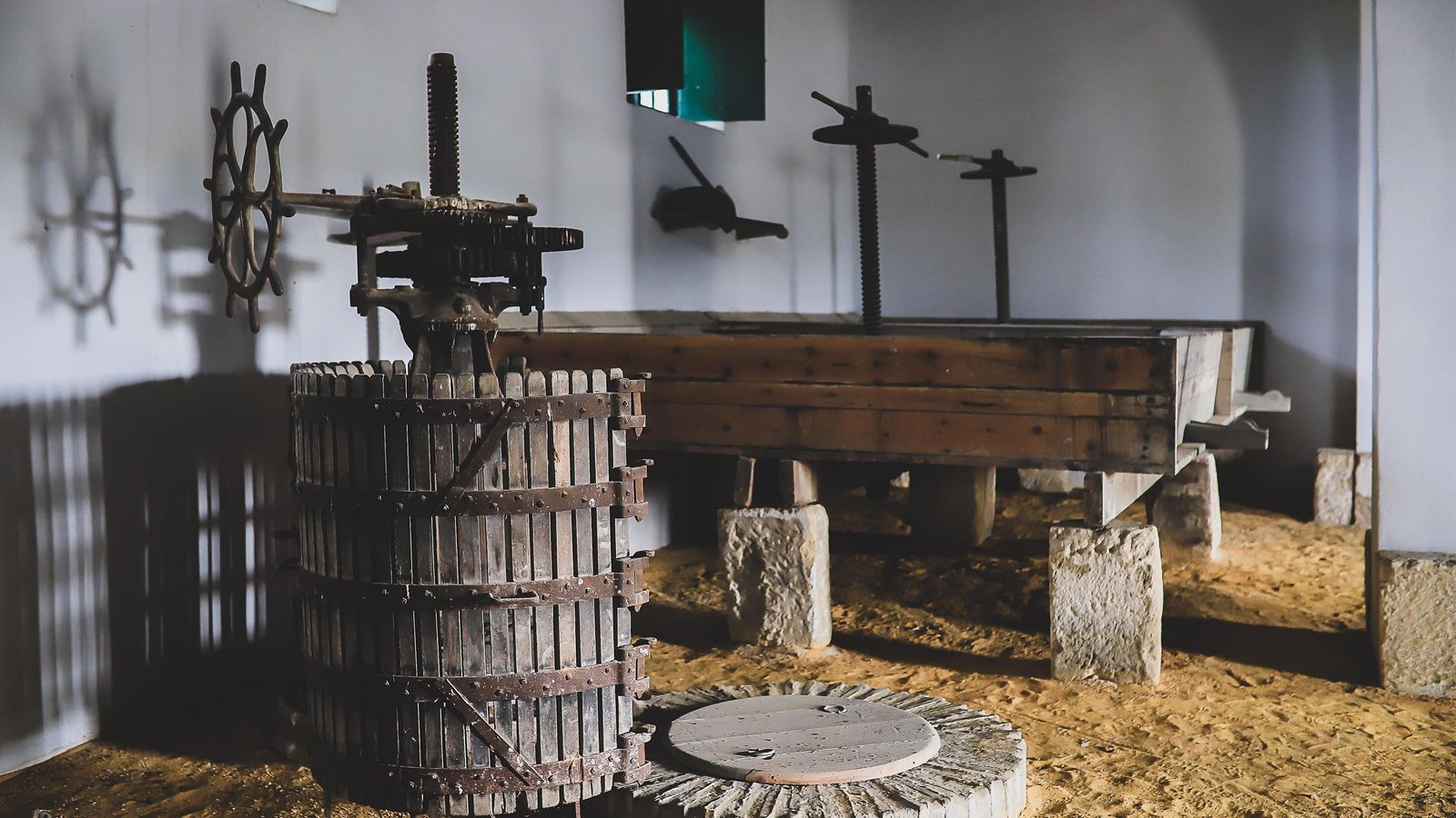 Los lagares de la casa de Los Arcos.