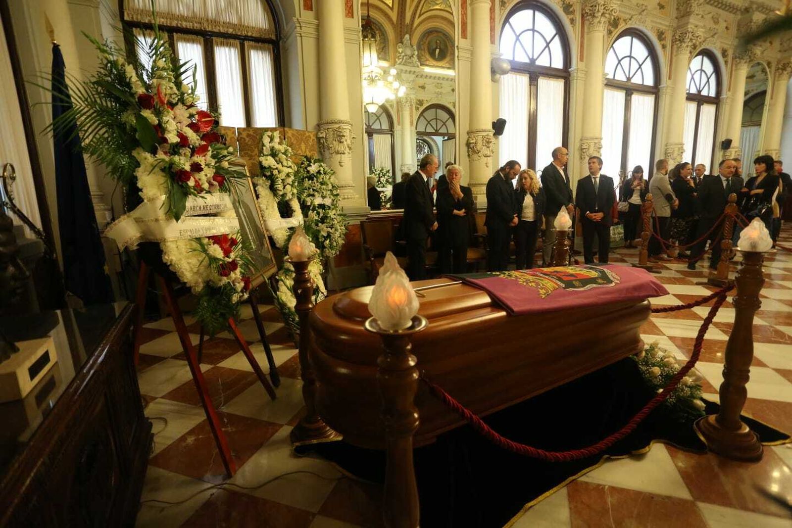 Fotos de la capilla ardiente de Manuel Alcántara