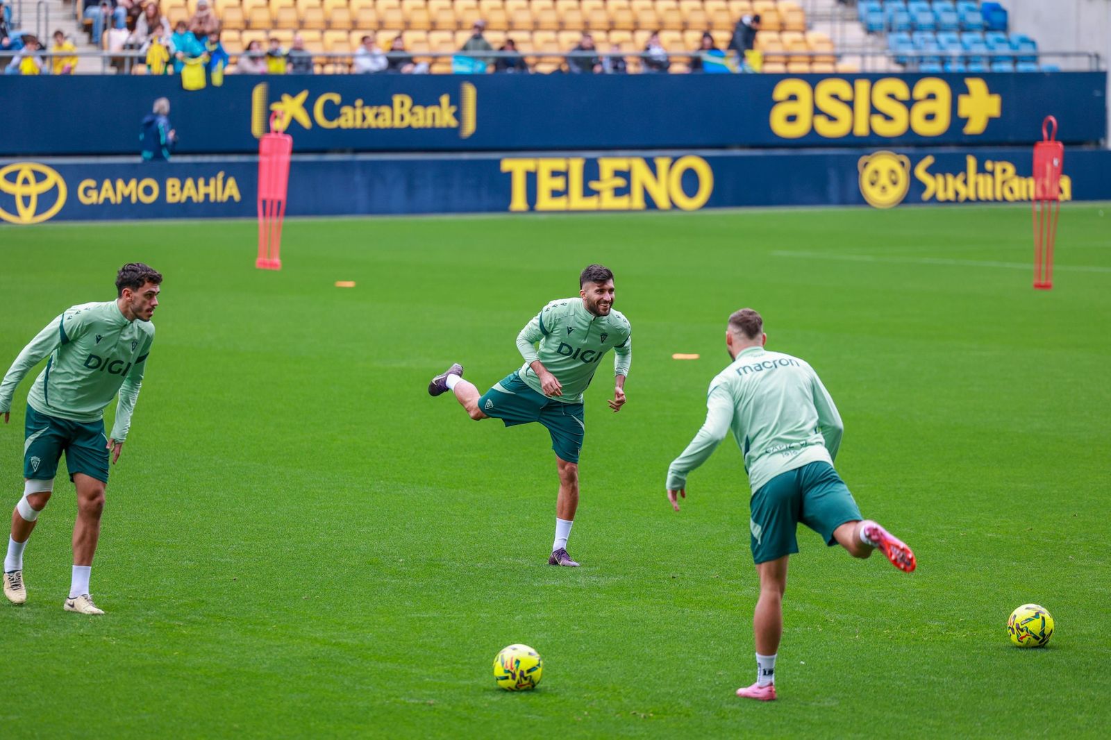 Entrenamiento del Cádiz el viernes en el Nuevo Mirandilla.