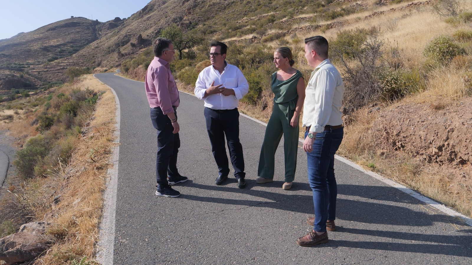 Visita a una de las vías de Berja en las que se acometen labores de desbroce.