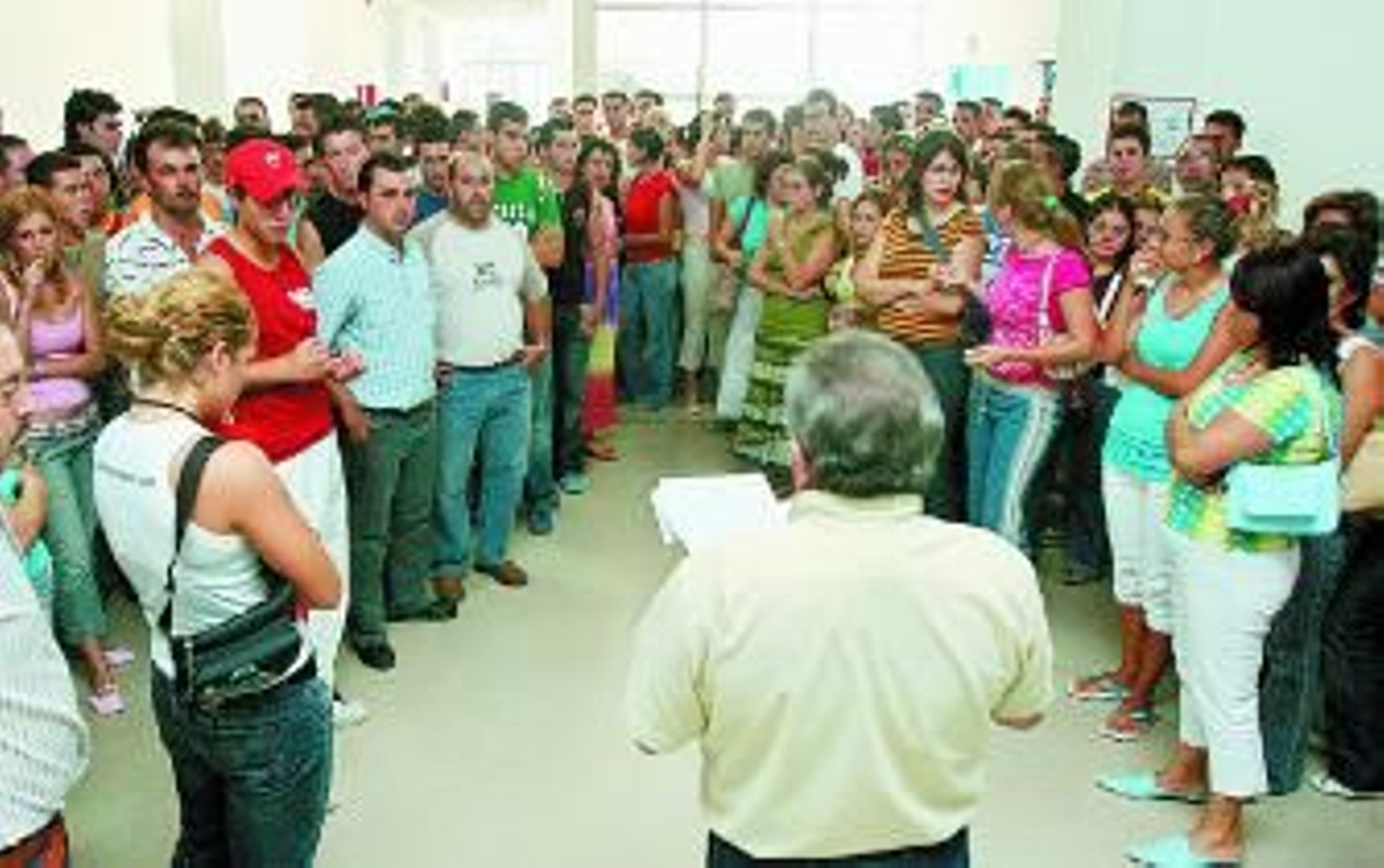 Indignación al querer llevarse la DGT los exámenes teóricos a Cádiz