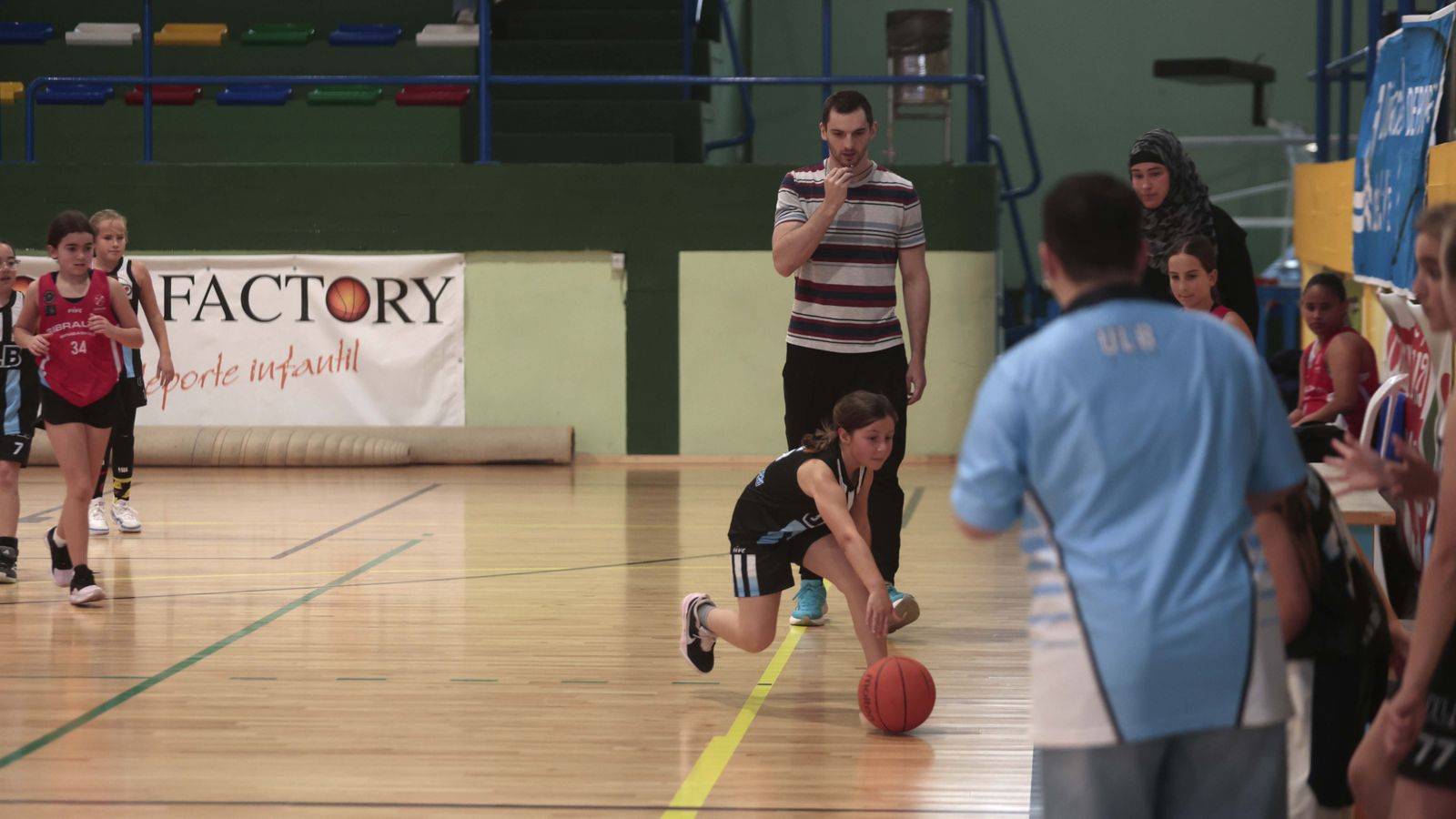 Las fotos de la primera jornada del torneo Semana Santa de baloncesto de la Línea