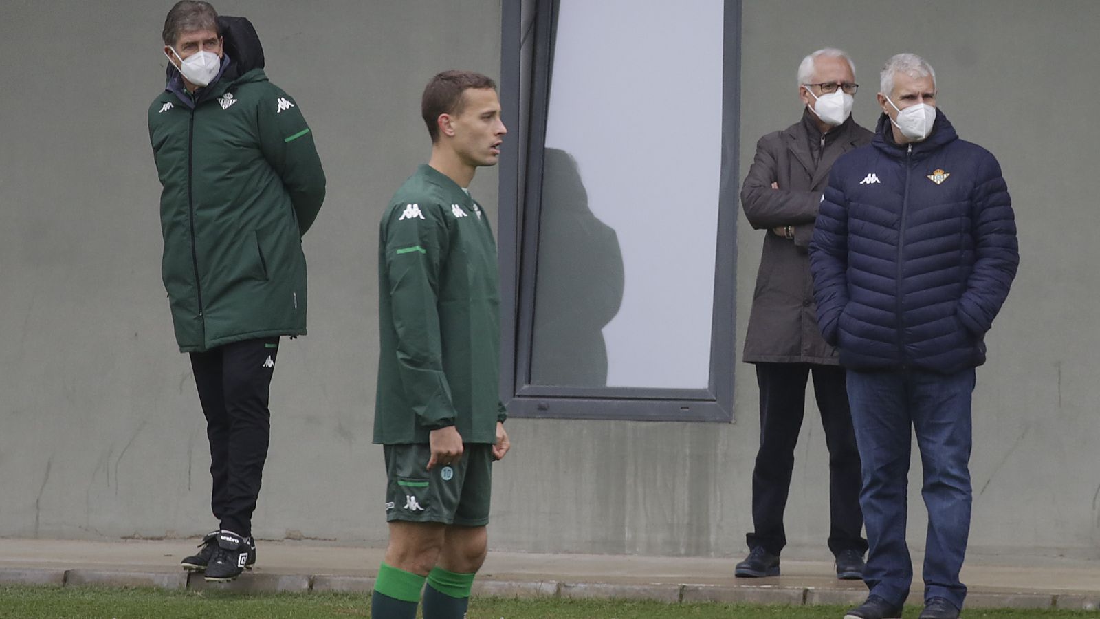 Canales, en primer plano, con Cordón, Pellegrini y Martínez Feria al fondo.