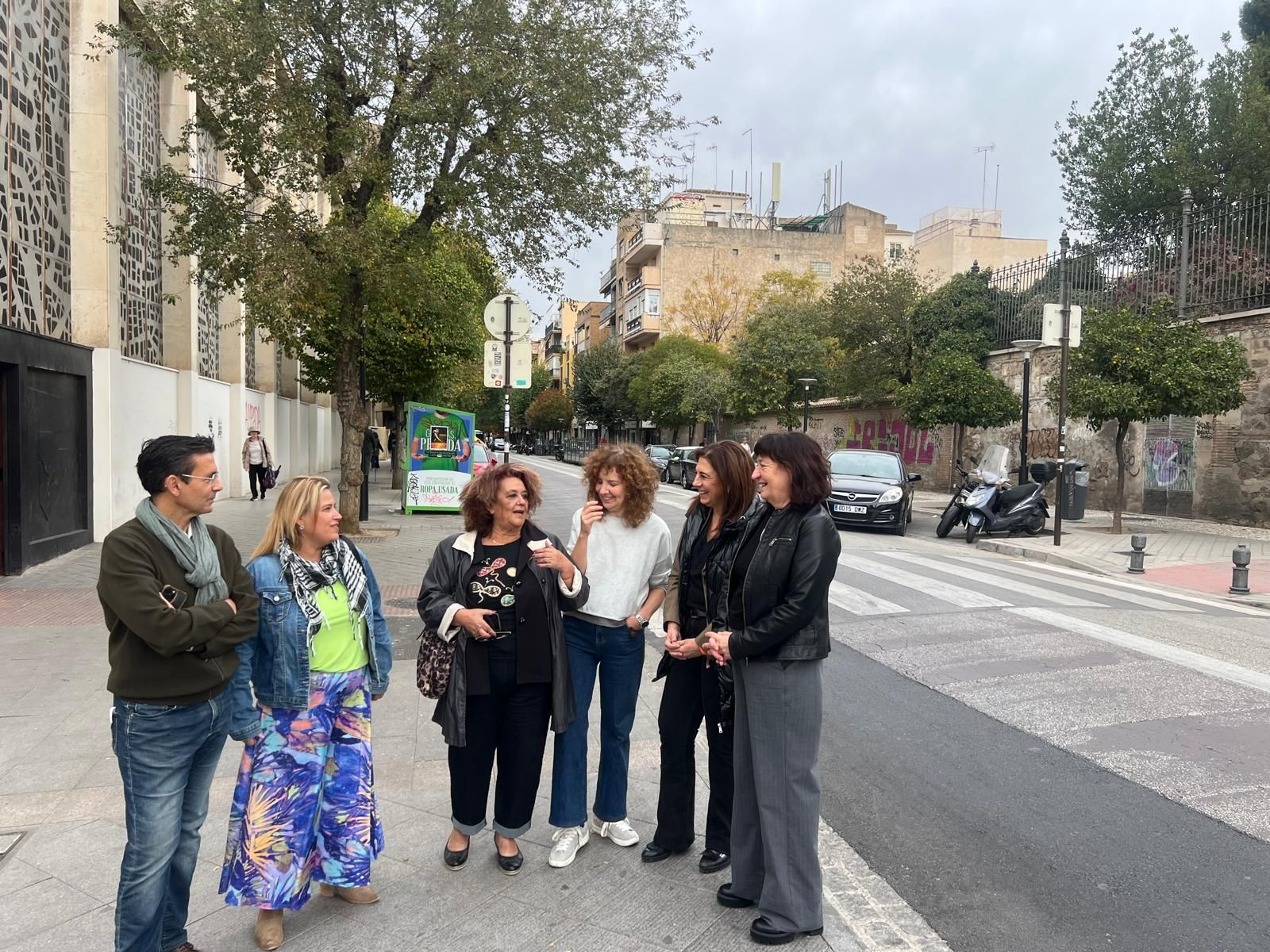 Raquel Ruz, con varios vecinos de Ancha de Capuchinos
