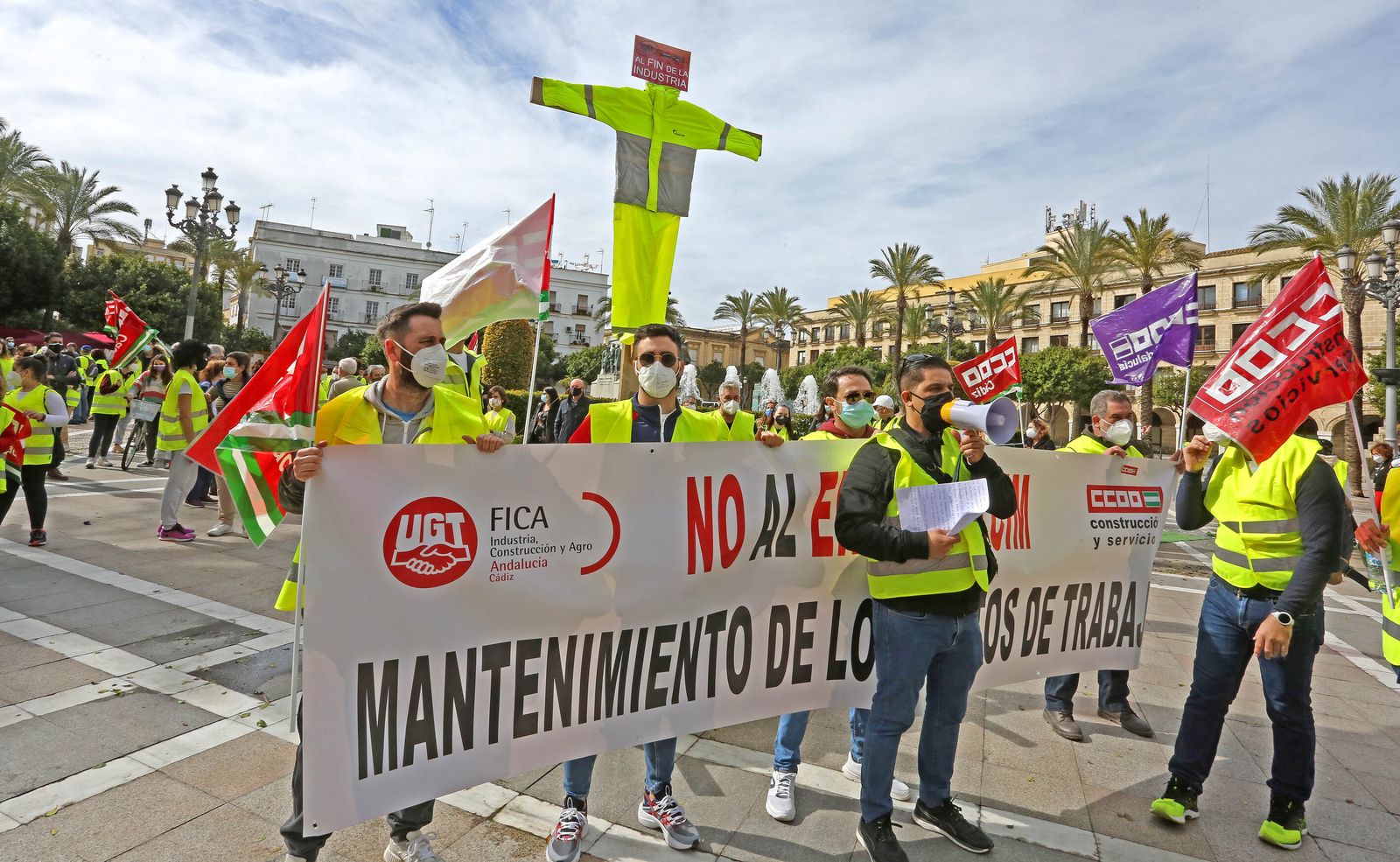 Marcha de los trabajadores contra el ERE de Holcim en Jerez