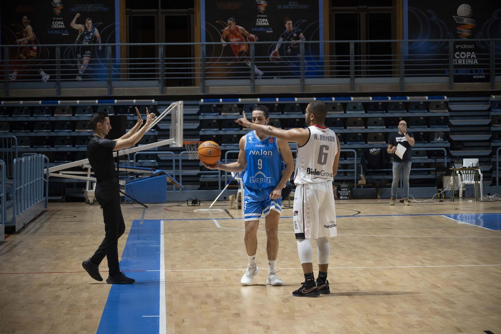 Imágenes del partido entre el Ciudad de Huelva y Biele ISB