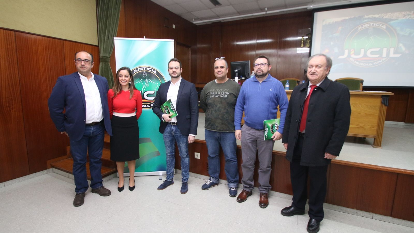 Los miembros de Jucil con María Mercedes Rodríguez  y Juan Miranda, del despacho de abogados J. Miranda.