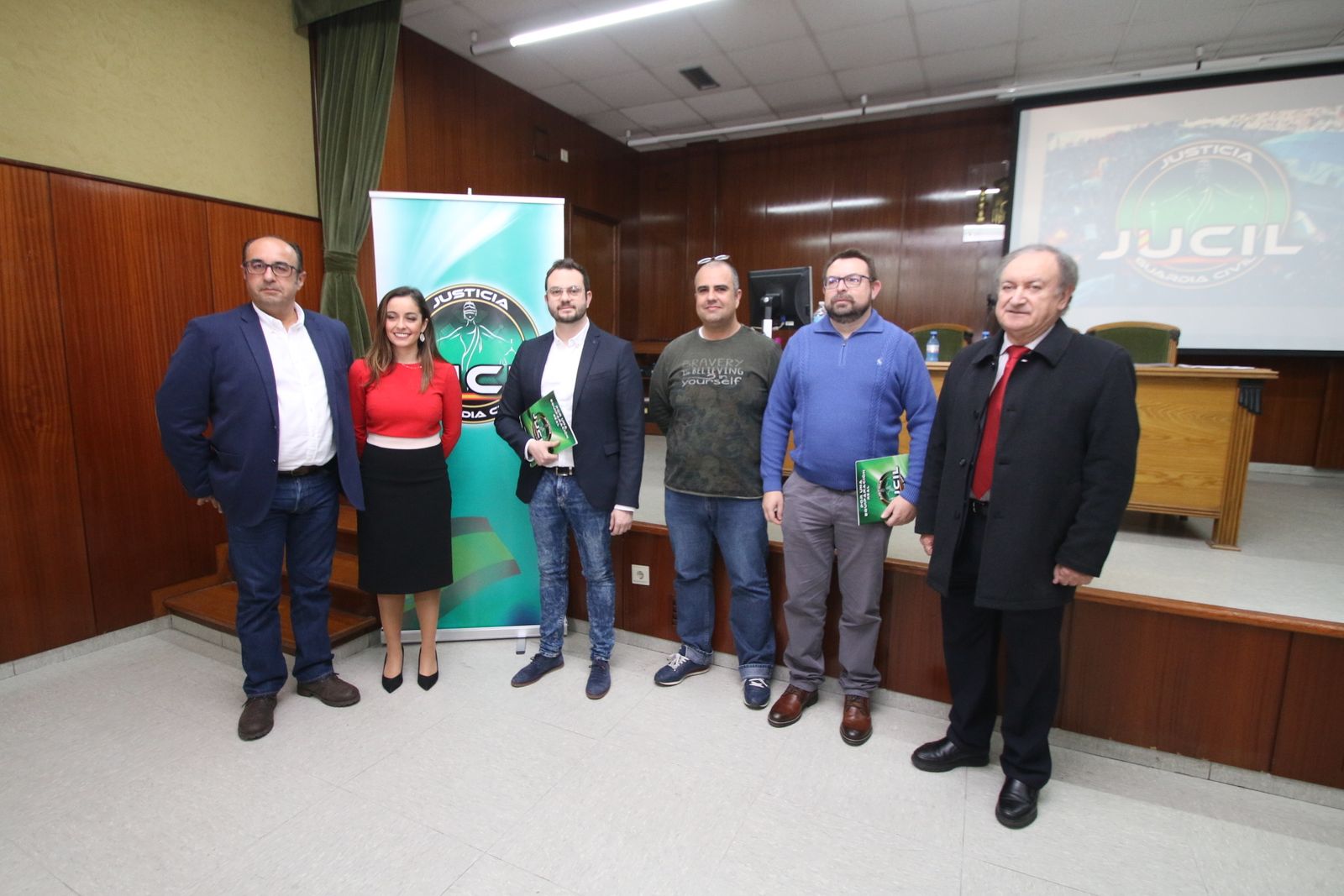 Los miembros de Jucil con María Mercedes Rodríguez  y Juan Miranda, del despacho de abogados J. Miranda.