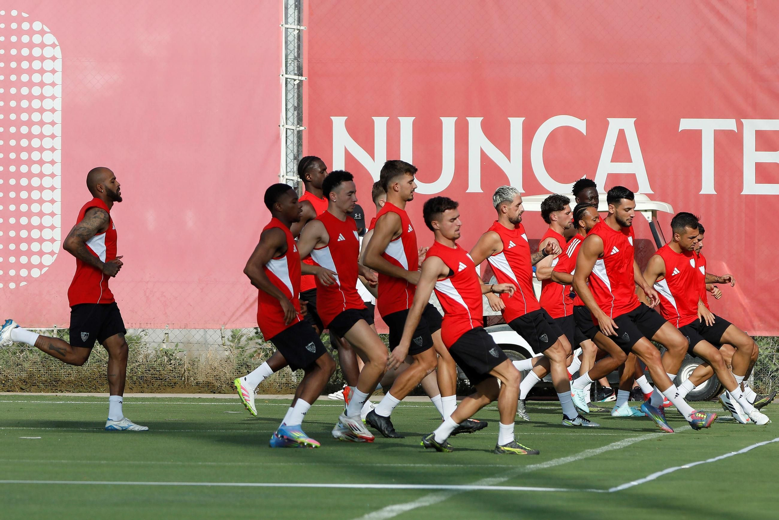 Las fotos del primer entrenamiento del Sevilla FC de la temporada 2025/2026