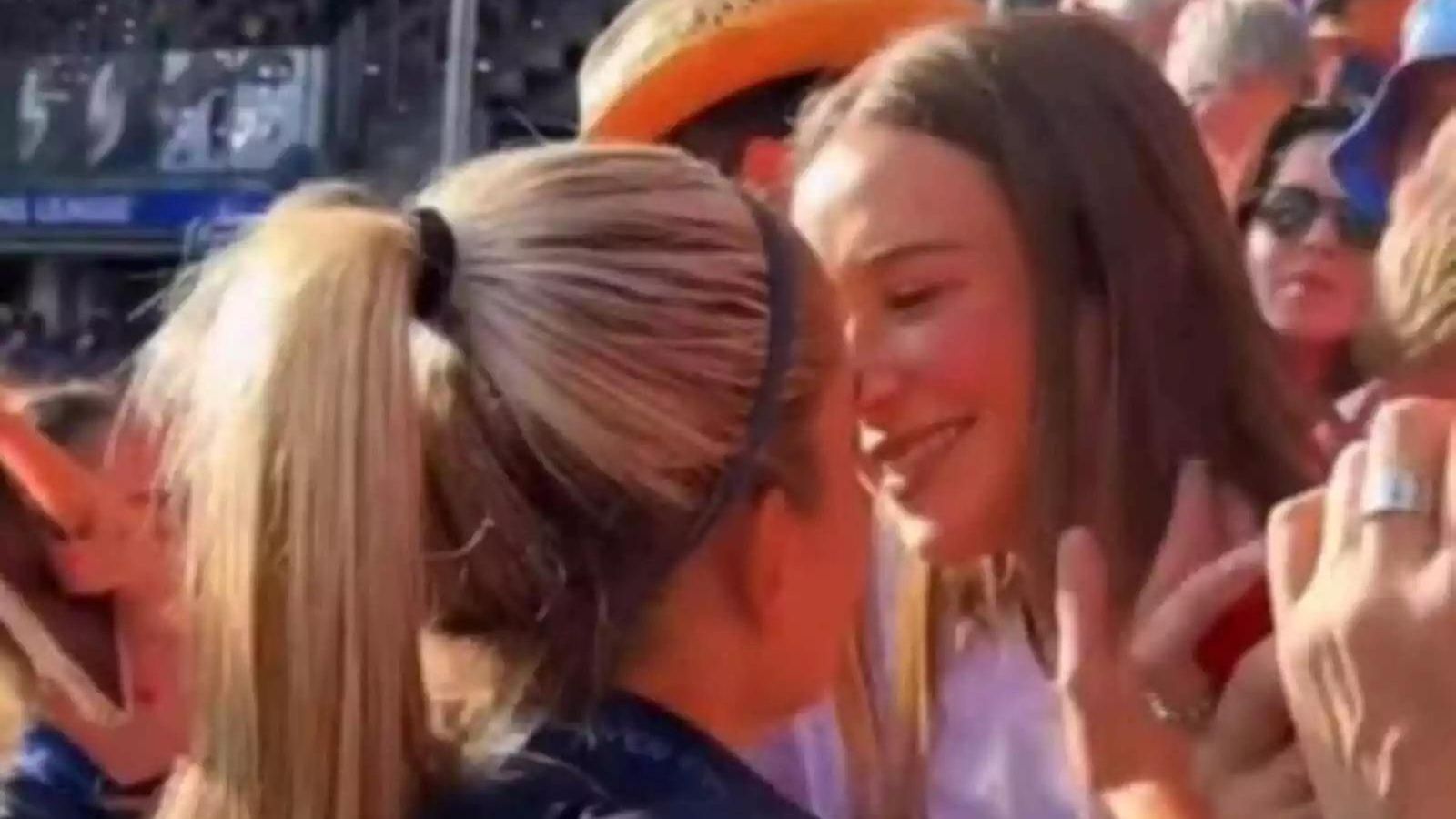 Alexia Putellas, con la elástica del FC Barcelona, y Olga Ríos en una de sus escasas apariciones públicas.