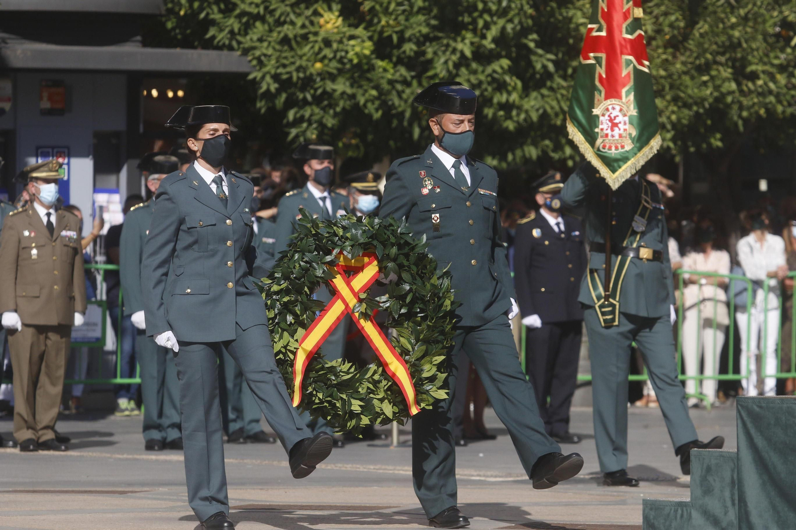 La izada de la bandera de España en las Tendillas, en imágenes.