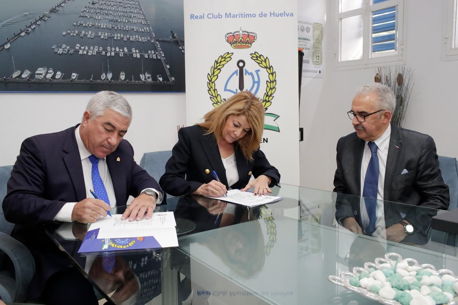 Firma para ostentar la Presidencia de Honor de la XLIX edición de la Semana Náutica Internacional Colombina 2023.