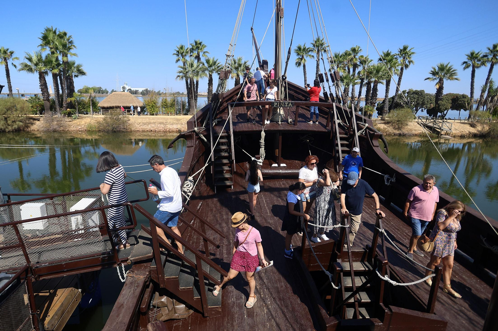 Imágenes de la Jornada de Puertas Abiertas del Muelle de las Carabelas con motivo del 3 de agosto