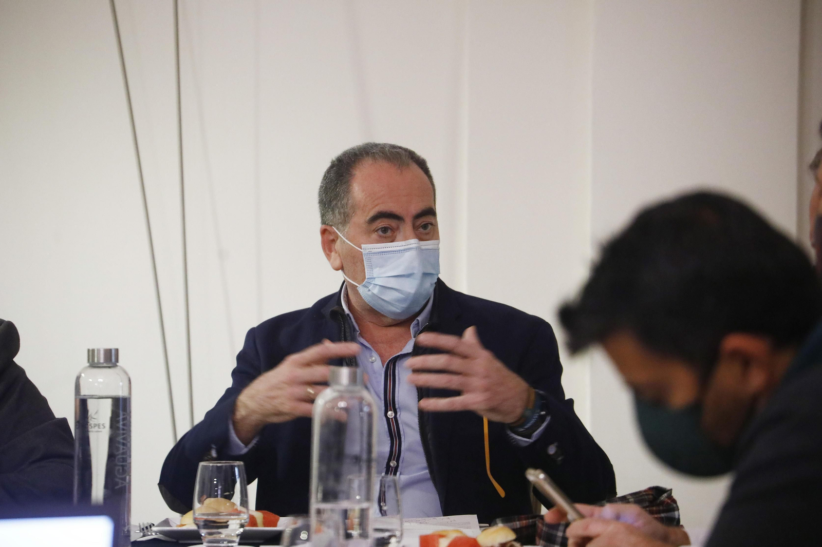 La mesa de redacción de 'el Día' sobre comercio digital, en fotografías